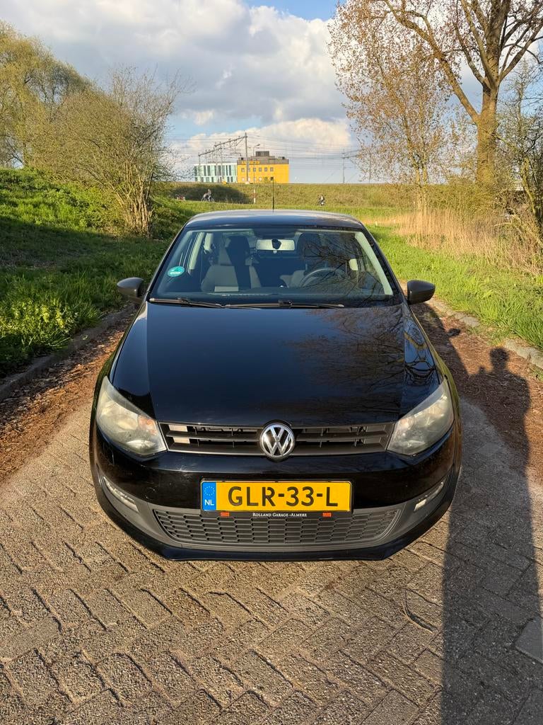 Volkswagen Polo 2013 Zwart - Airconditioning - Carplay, Auto's, Voorwielaandrijving, 967 kg, 1198 cc, Zwart