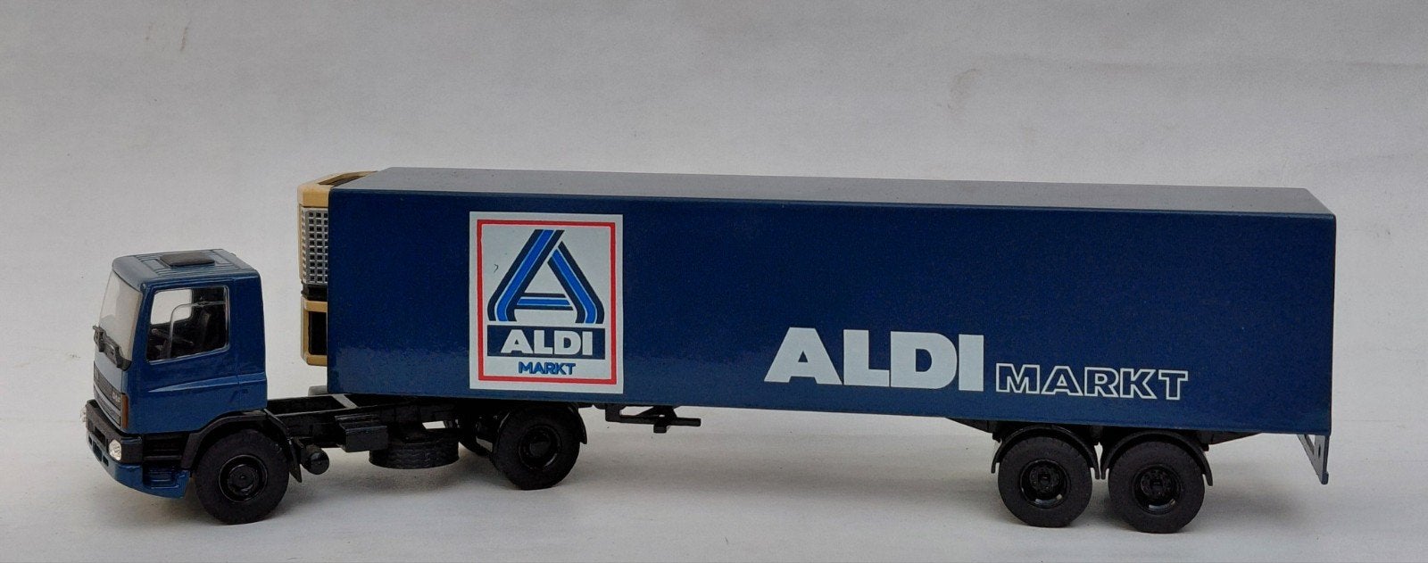 Aldi truck met oplegger, Ophalen of Verzenden, Zo goed als nieuw, Bus of Vrachtwagen, Lion Toys