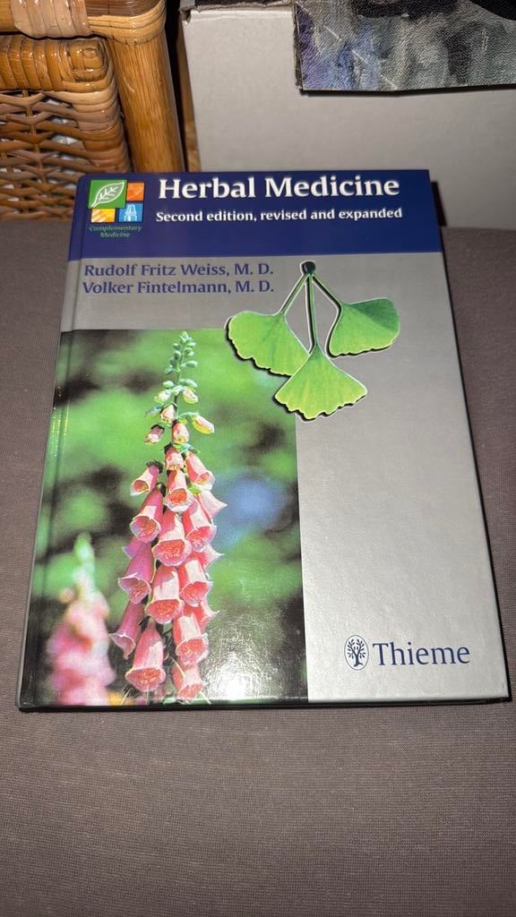 Herbal medicine rudolf fritz weiss & volker fintelmann, Boeken, Esoterie en Spiritualiteit, Ophalen of Verzenden, Zo goed als nieuw