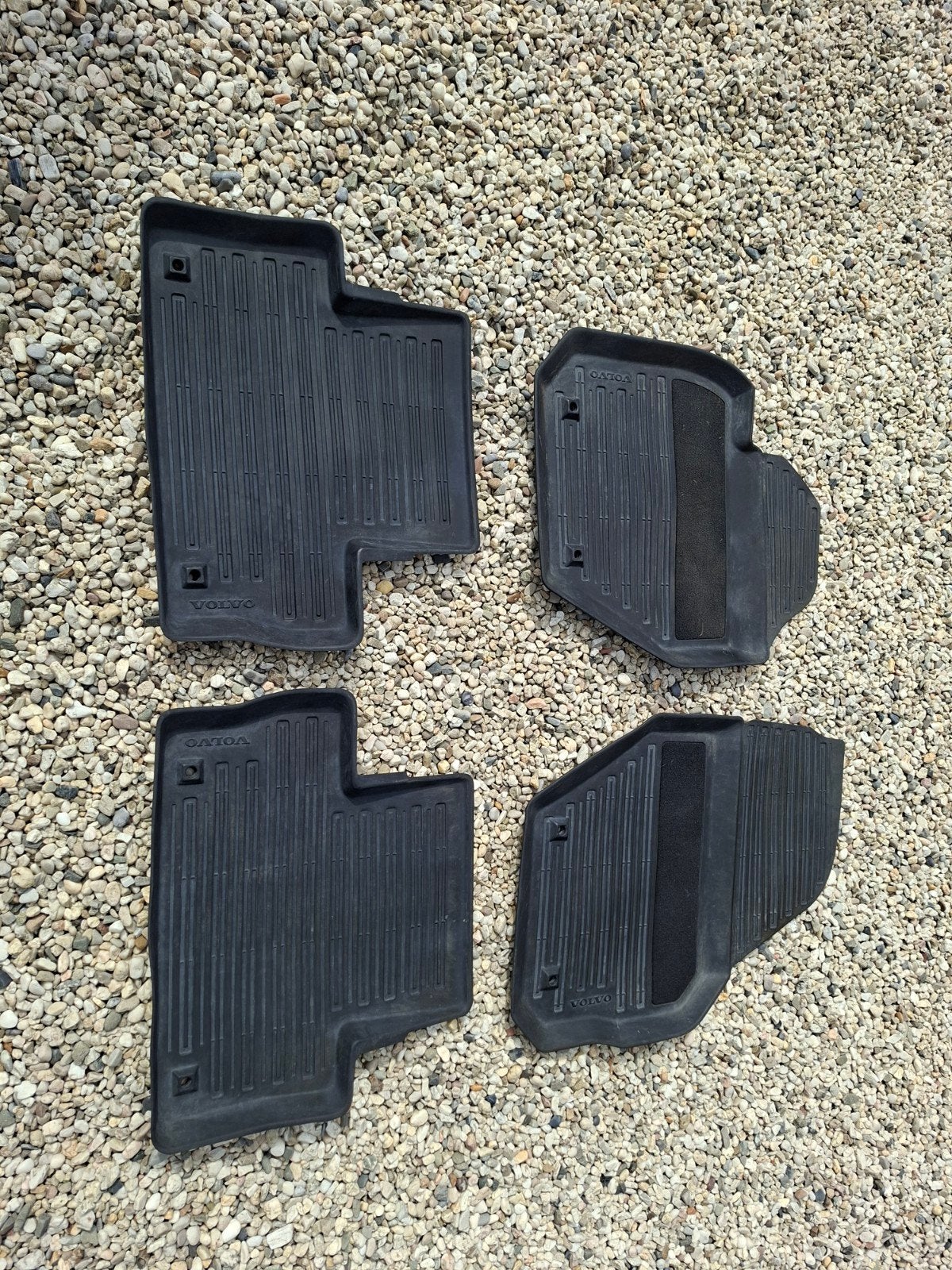 Volvo XC60 rubber mattenset, Ophalen