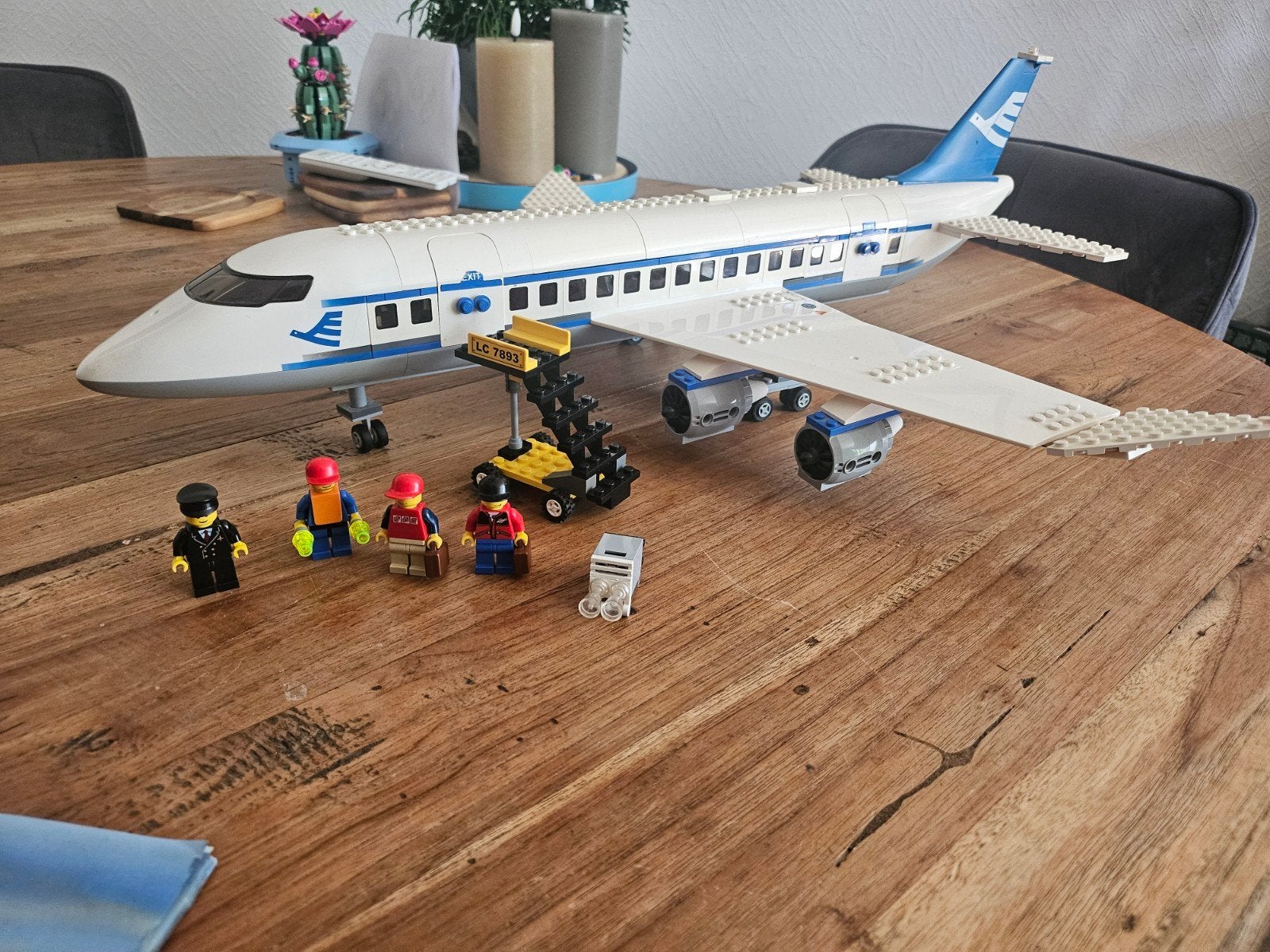 Lego City Vliegtuig 7893 met minifiguren en boekje, Ophalen of Verzenden, Gebruikt, Overige merken