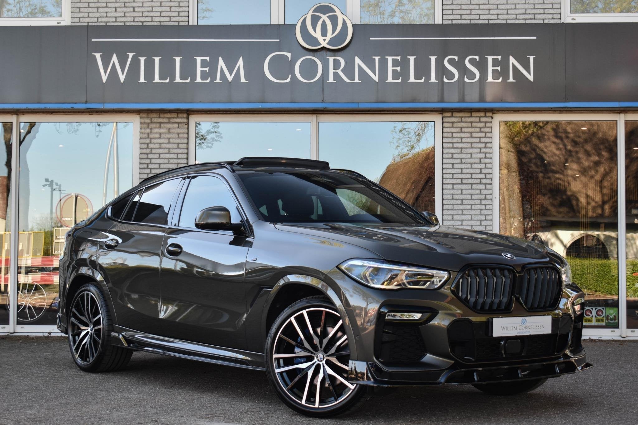 BMW X6 xDrive40i High Executive M-Sport Pano Head-Up Trek, Auto's, Automaat, Gebruikt, 138 €/maand, Bedrijf