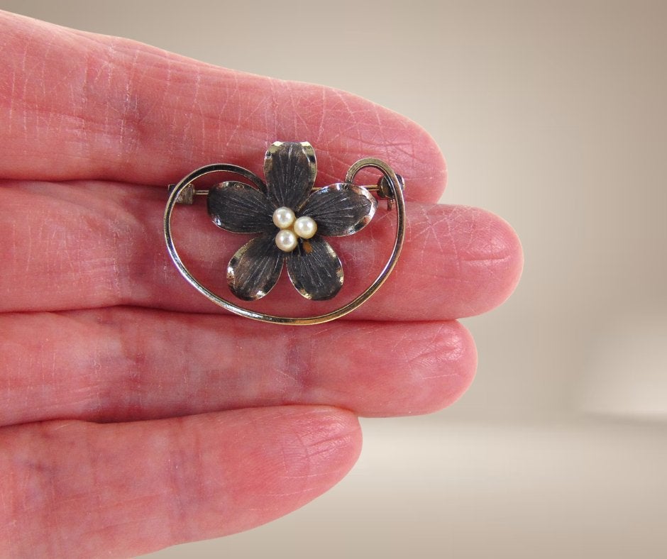 1950 BOND BOYD Sterling zilver bloem broche faux parels!, Overige kleuren, Verzenden, Minder dan 4 cm, Zo goed als nieuw