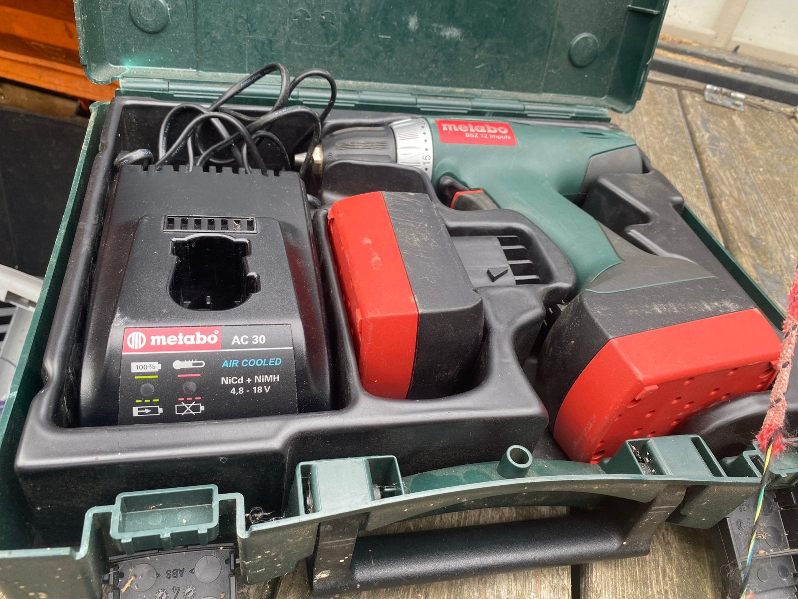 Metabo Boormachine met Accu en Lader in Koffer, Ophalen of Verzenden, Gebruikt, Minder dan 400 watt, Boormachine