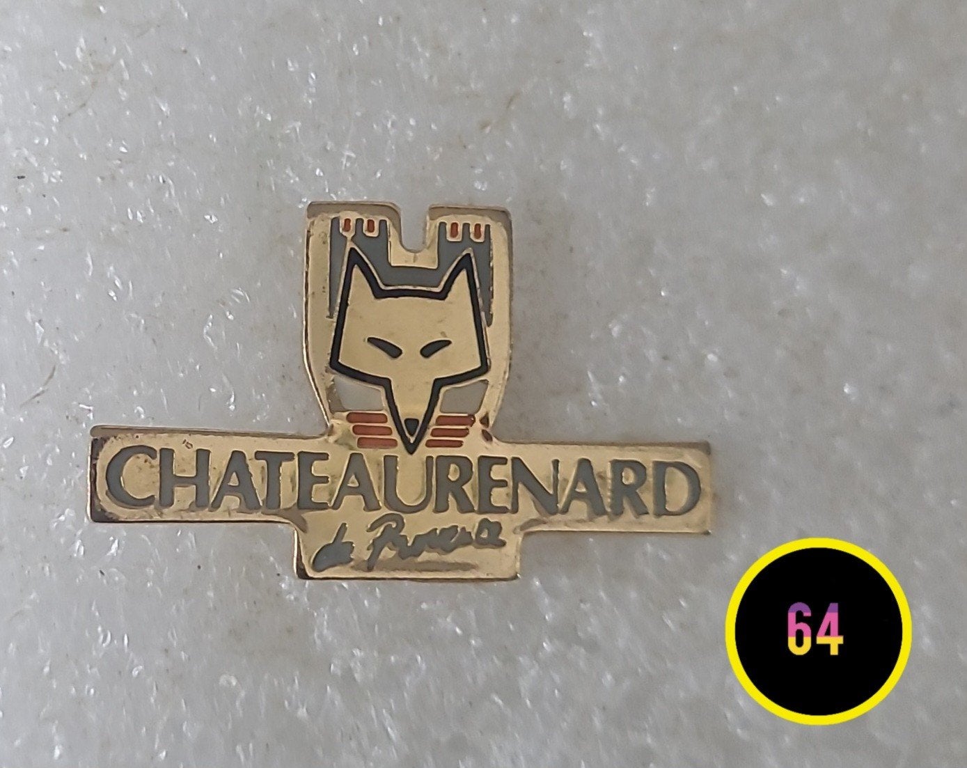 Pin Chateaurenard de Provence met vos logo, Verzamelen, Speldjes, Pins en Buttons, Verzenden, Gebruikt, Dier of Natuur, Speldje of Pin