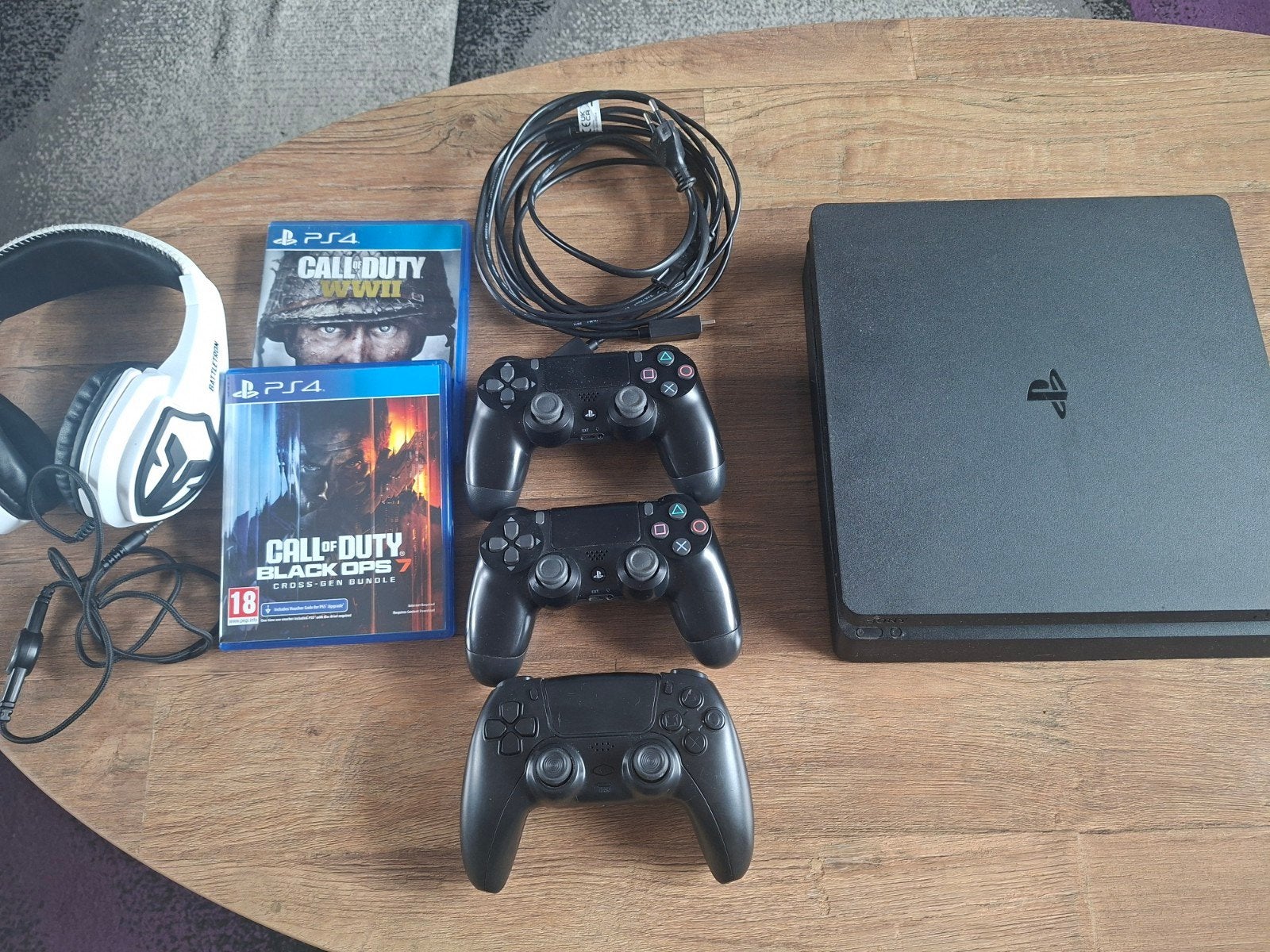 PS4 slim 1 TB, Spelcomputers en Games, Spelcomputers | Sony PlayStation 4, Ophalen, Zo goed als nieuw, Met 2 controllers, Slim