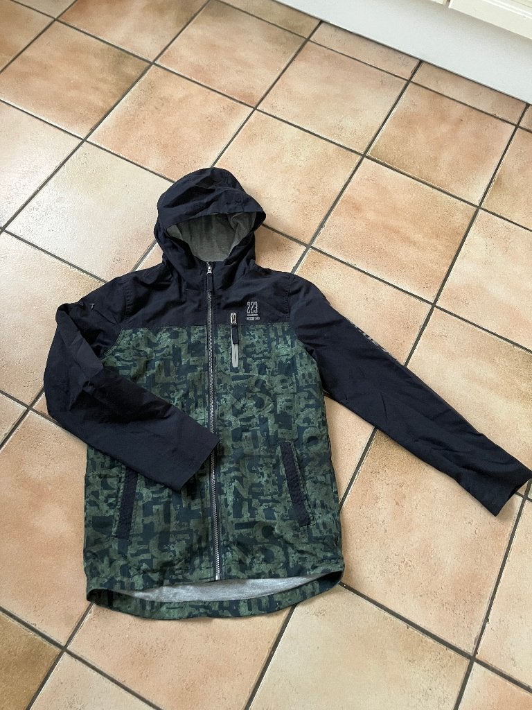 Stoere jongensjack van ARRESTED, maat 164 - camouflage, Gebruikt, Ophalen of Verzenden, Jongen, Arrested