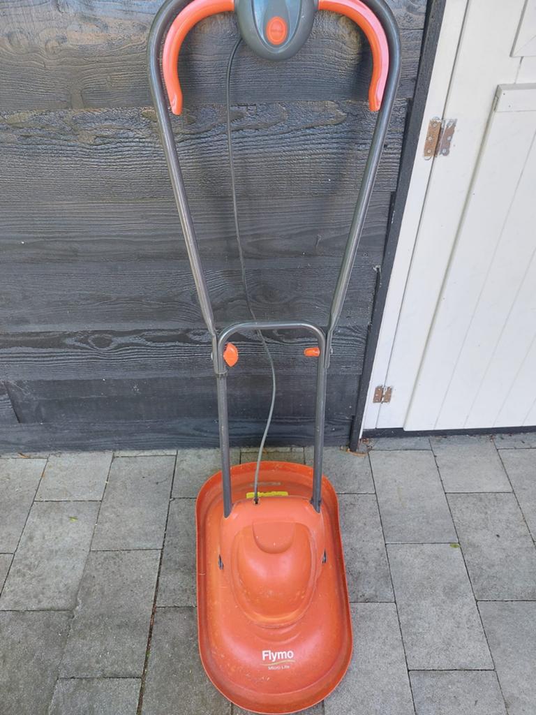 Flymo zweefmaaier - Lichtgewicht en compact, Tuin en Terras, Ophalen, Gebruikt, Elektrische grasmaaier, Flymo