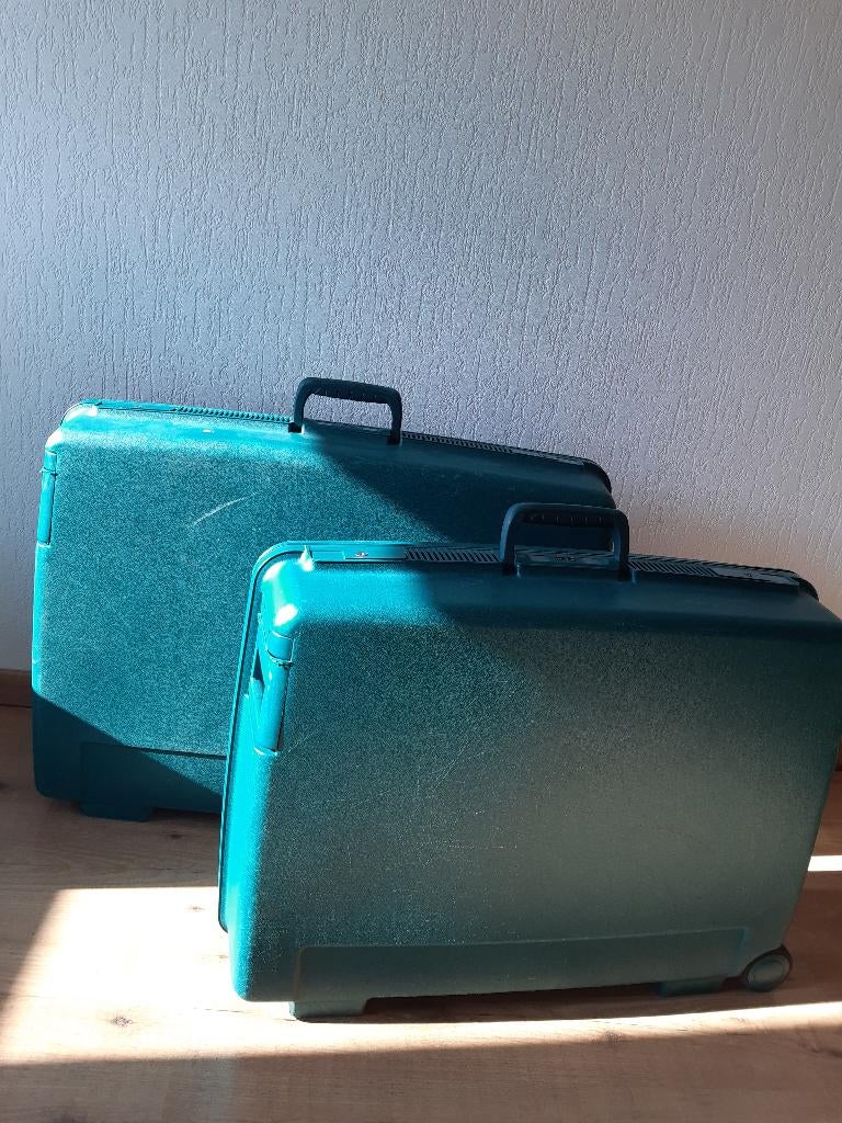 2 groene Delsey harde koffers, Sieraden, Tassen en Uiterlijk, Koffers, Gebruikt, Hard kunststof, 70 cm of meer, Wieltjes