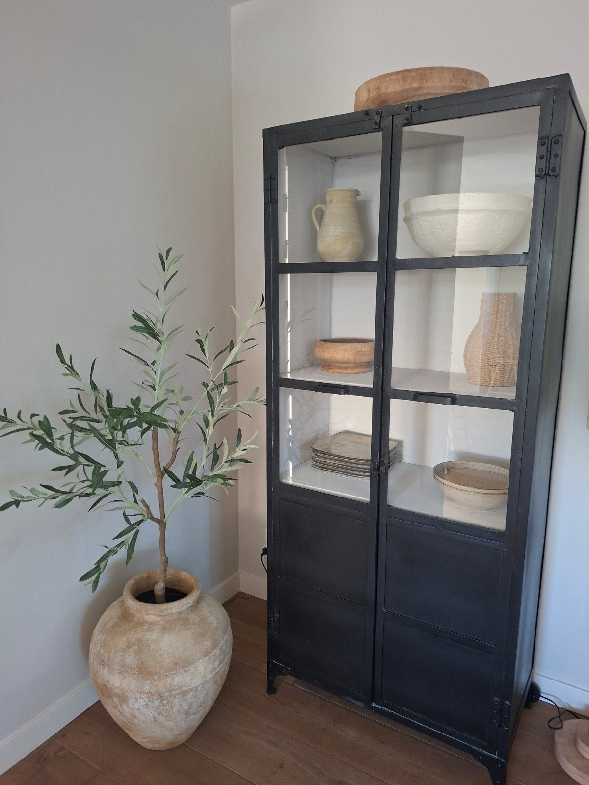 Stoere zwarte metalen vitrinekast, Huis en Inrichting, Kasten | Vitrinekasten, Ophalen, Gebruikt, 50 tot 100 cm, 150 tot 200 cm