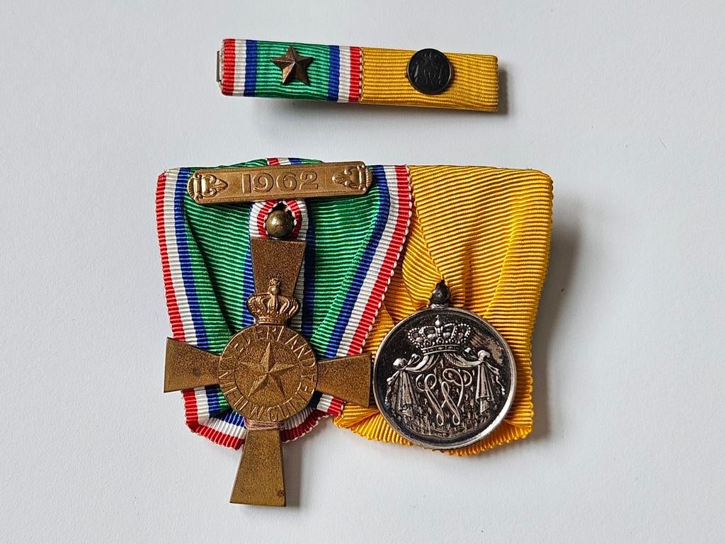 Medaille set trouwe dienst zilver Guinea Kruis +gesp +batons, Verzamelen, Ophalen of Verzenden, Landmacht, Nederland, Lintje, Medaille of Wings