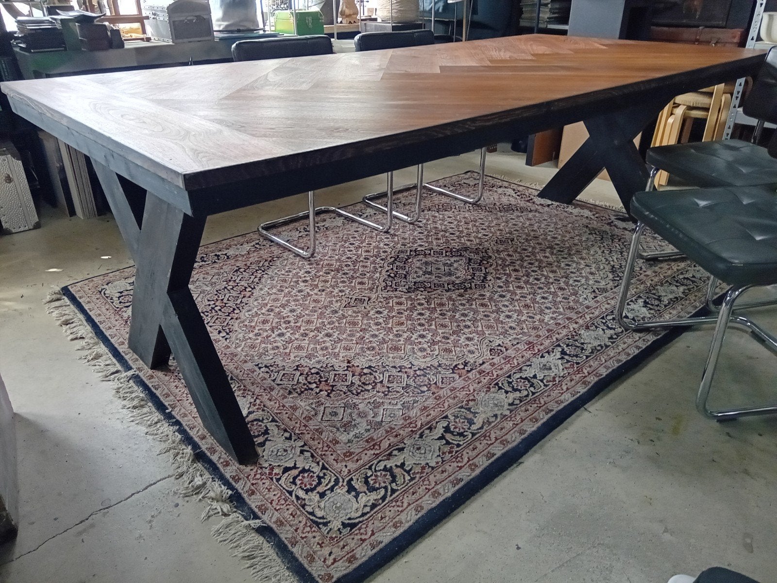 Grote eettafel Amerikaans noten met houten kruispoten, Gebruikt, 100 tot 150 cm, 200 cm of meer, Ophalen of Verzenden