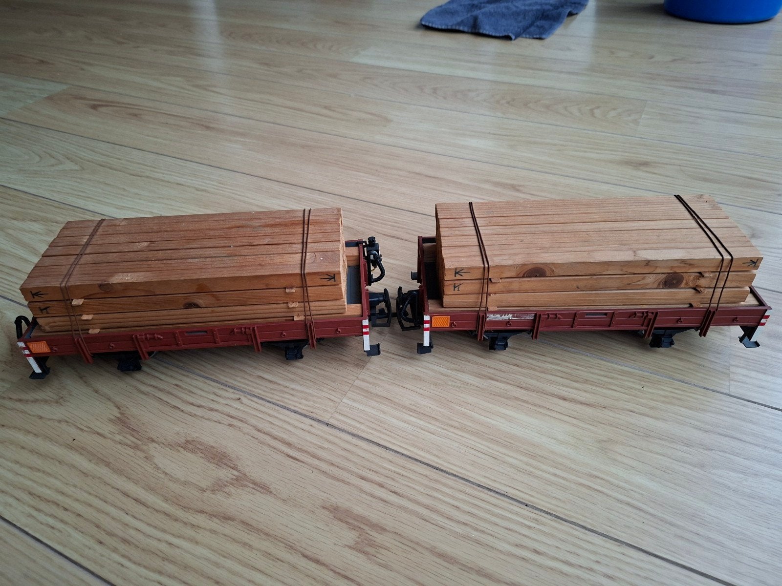 LGB platte wagen met houtlading (2 stuks), Overige merken, Gebruikt, Gelijkstroom, Wagon