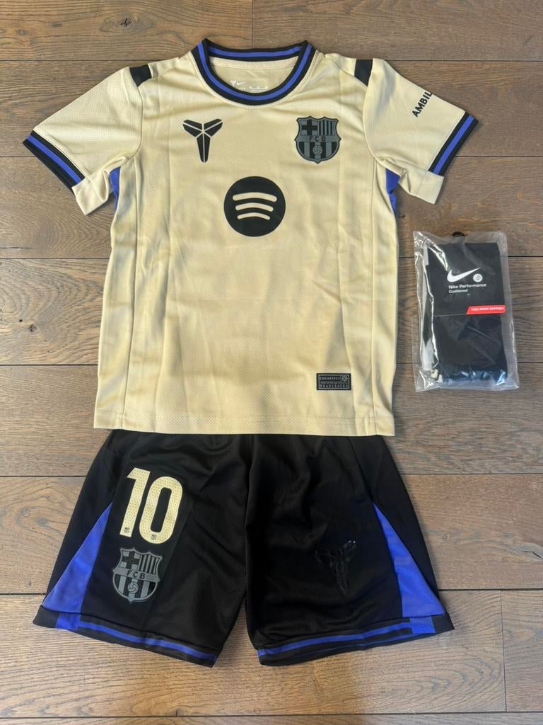 Nieuw FC Barcelona uit tenue seizoen 2025/2026 Lamine Yamal, Maat XS of kleiner, Ophalen of Verzenden, Zo goed als nieuw, Set