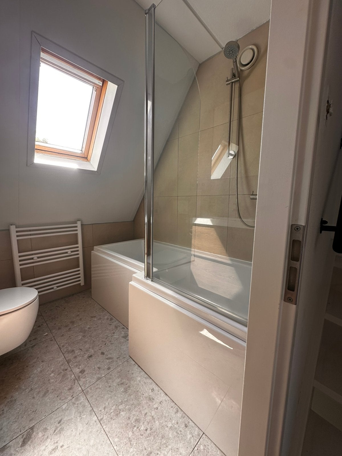 Tweedehands bad te koop – als nieuw!, Huis en Inrichting, Badkamer | Complete badkamers, Ophalen, Zo goed als nieuw