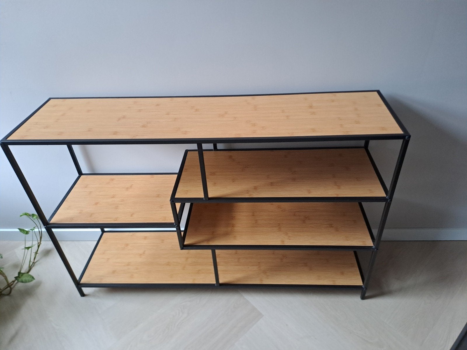 Stijlvol metalen dressoir/boekenkast, Met plank(en), 100 tot 150 cm, Zo goed als nieuw, Minder dan 100 cm