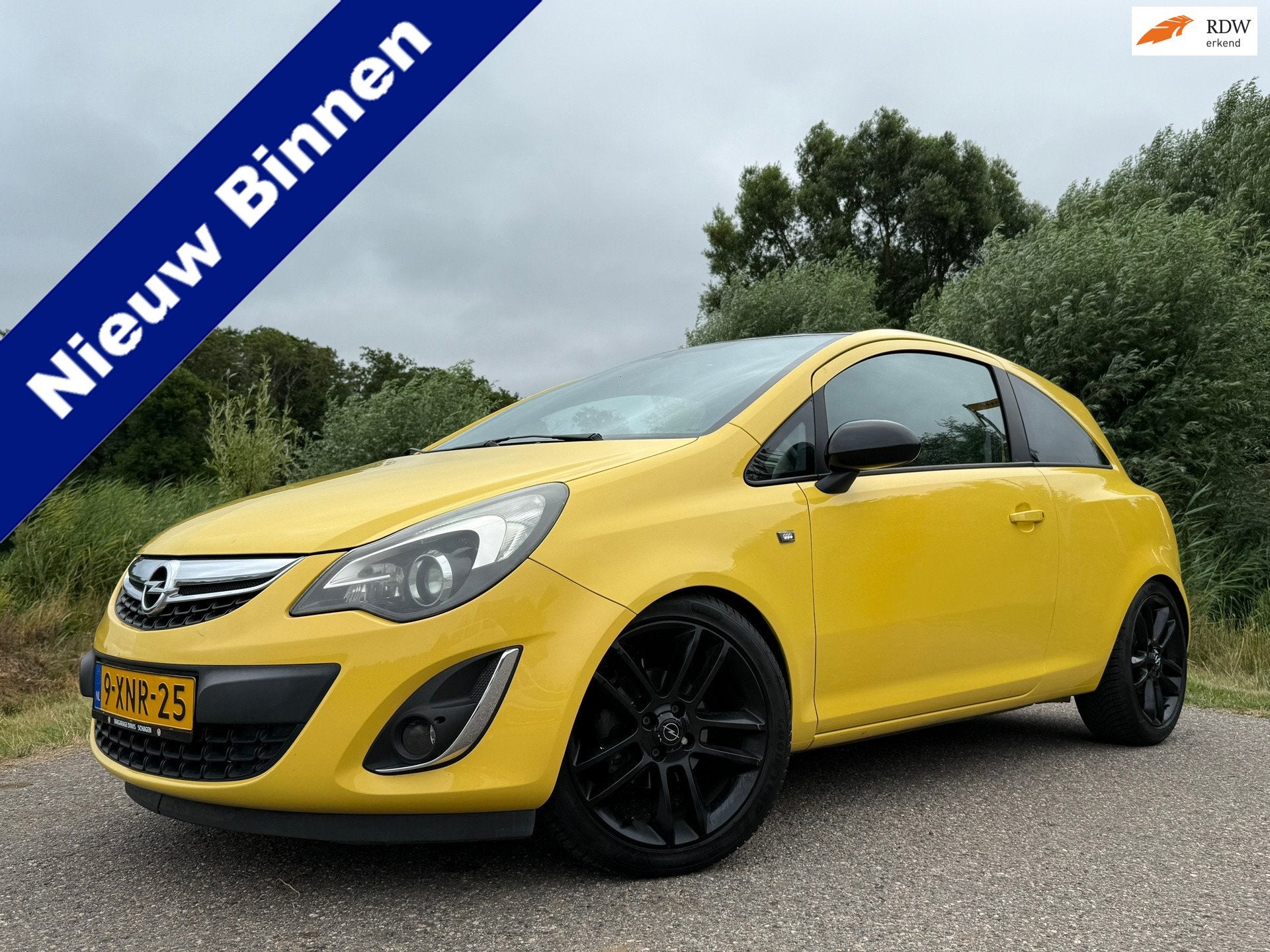 Opel Corsa 1.4-16V BlitZ | Navi | 2e Eigenaar | Stuur-/Stoel, Auto's, Voorwielaandrijving, Euro 5, 101 pk, Leder en Stof