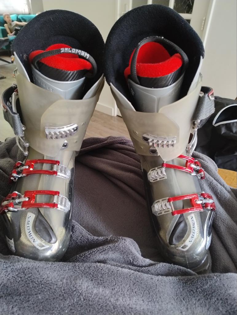 Salomon Skischoenen flex 90 maat 27.0 of 41,5, Sport en Fitness, Skiën en Langlaufen, 160 tot 180 cm, Schoenen, Zo goed als nieuw