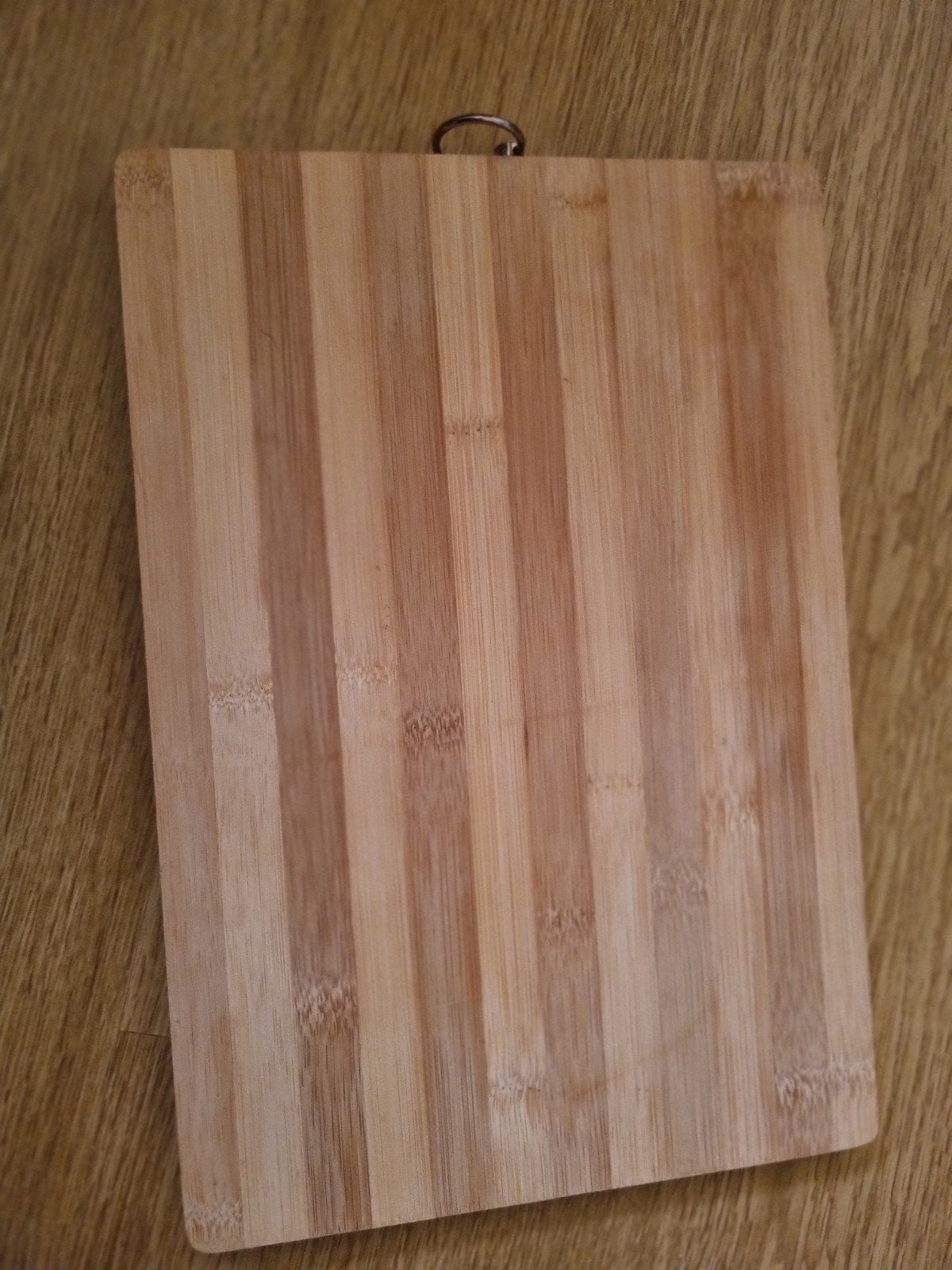 Bamboe snijplank / serveerplank met ophanghaak, Hout, Snij-/serveerplank, Nieuw, Ophalen of Verzenden