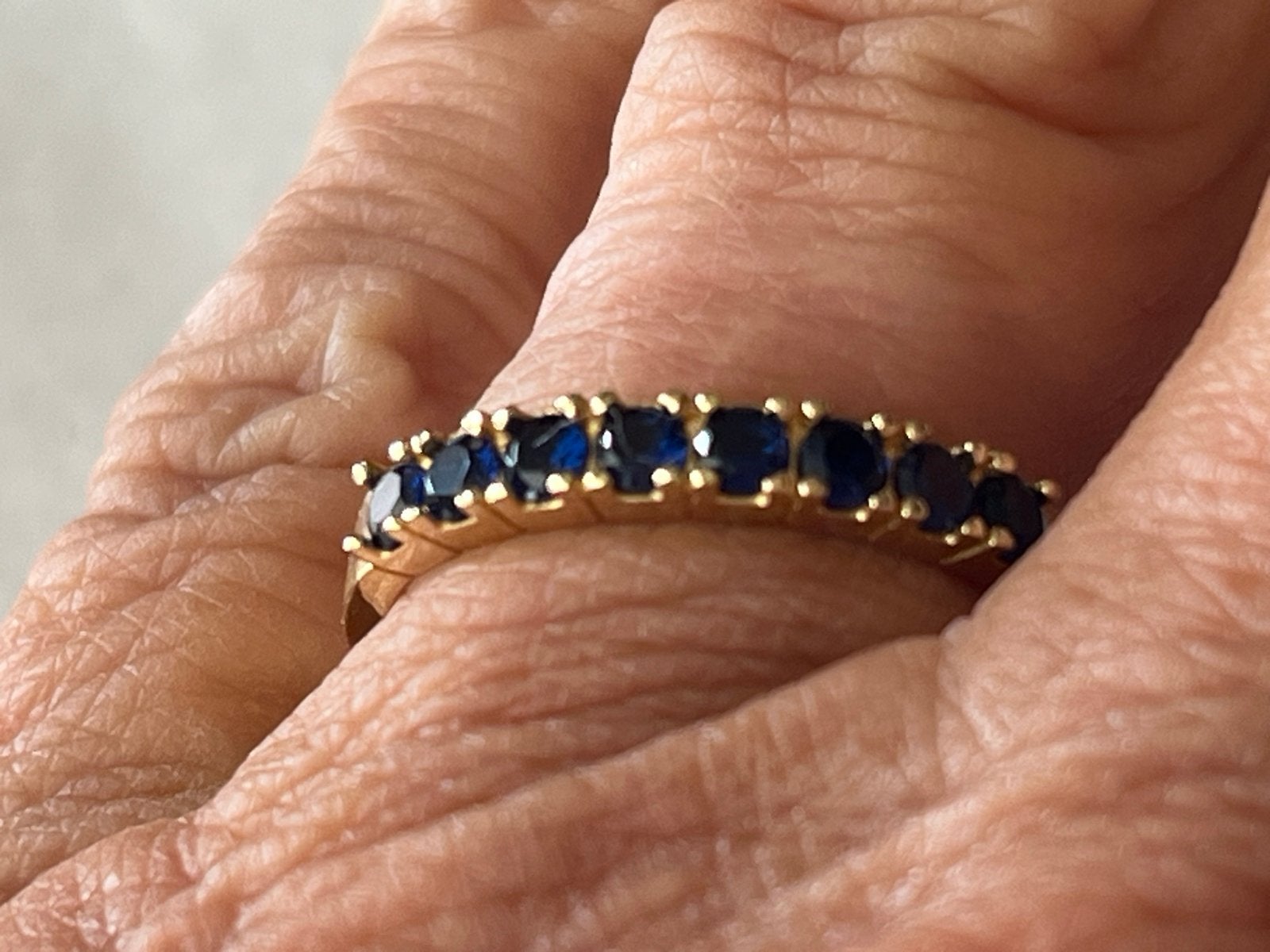 Gouden ring met natuurlijke blauwe saffier, 14 CT, maat 18,5, 18 tot 19, Verzenden, Zo goed als nieuw, Met edelsteen