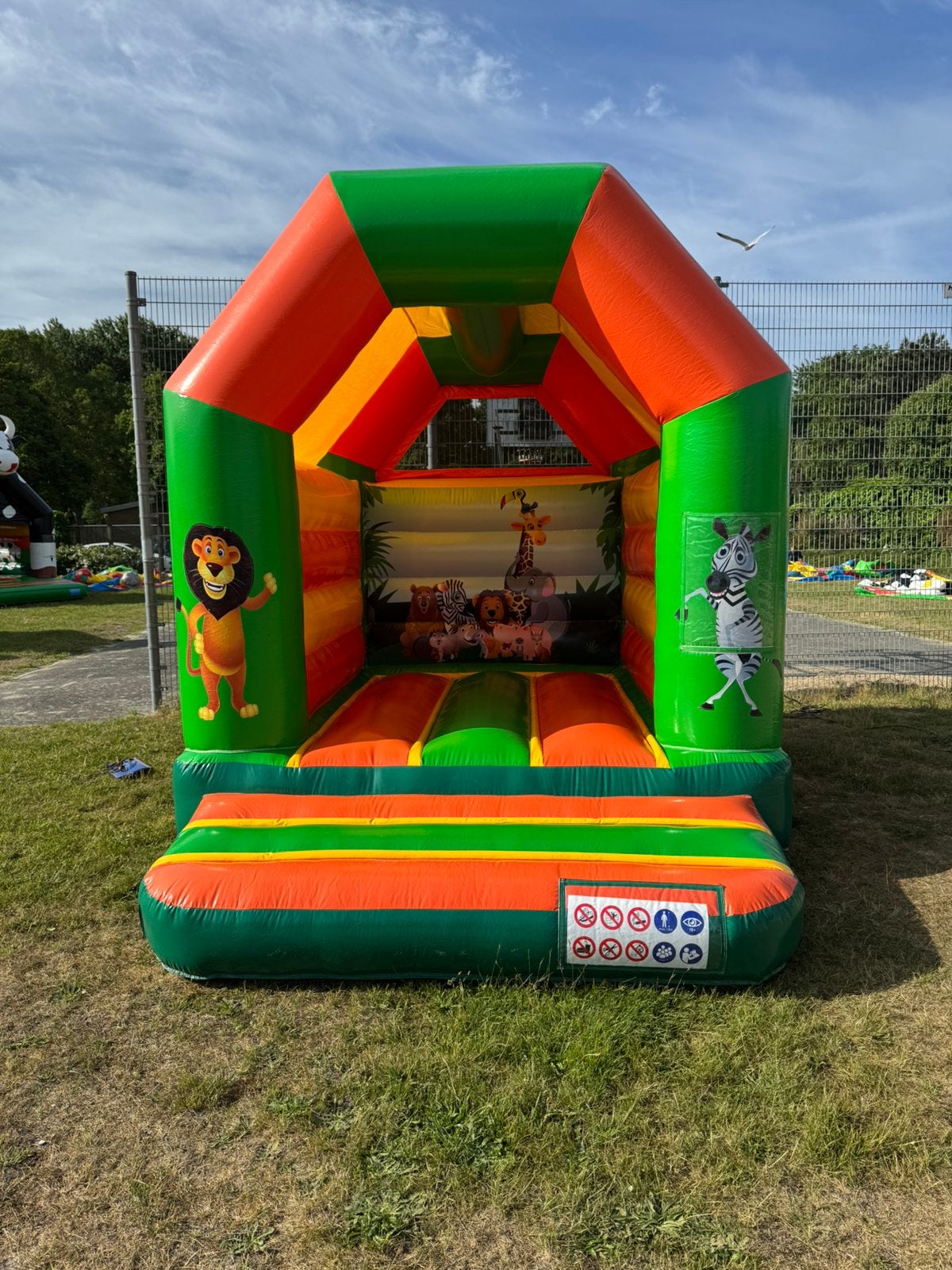 Springkussen huren - Feestje vieren vanaf slechts €45,-!, Ophalen, Zo goed als nieuw