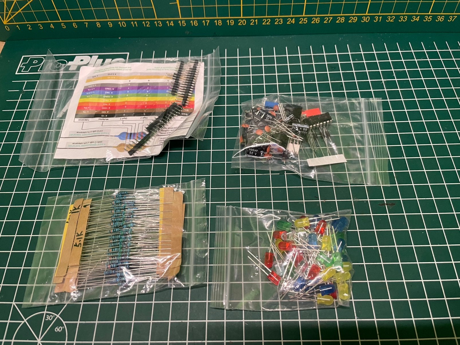 Experimenteer set elektrische componenten, Hobby en Vrije tijd, Elektronica-componenten, Ophalen of Verzenden, Zo goed als nieuw