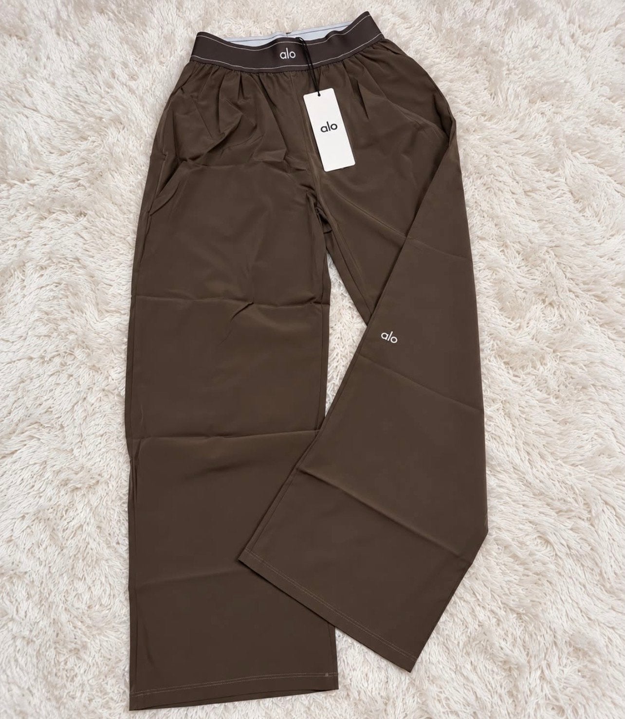 Alo Yoga bruine wijde broek, Bruin, Nieuw, Ophalen of Verzenden, Maat 36 (S)
