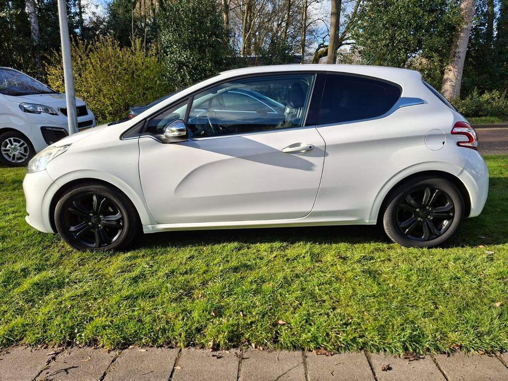 Peugeot 208 VTI 1.6 Allure 3D Luxe uitgevoerd, Auto's, Peugeot, Voorwielaandrijving, Zwart, 4 cilinders, 1600 cc