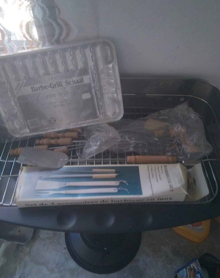 Barbecue met accessoires - gebruikt, Ophalen, Gebruikt, Onbekend