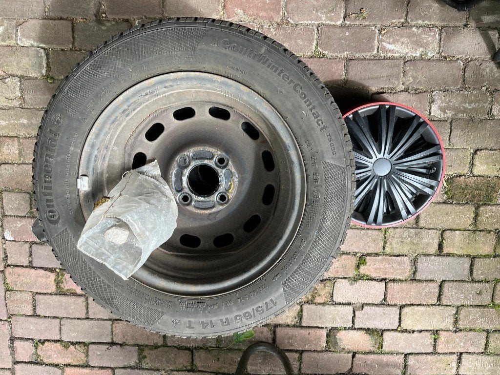 Winterbanden Ford Fiësta met velgen, Auto-onderdelen, Banden en Velgen, Ophalen, 14 inch, Gebruikt, 175 mm