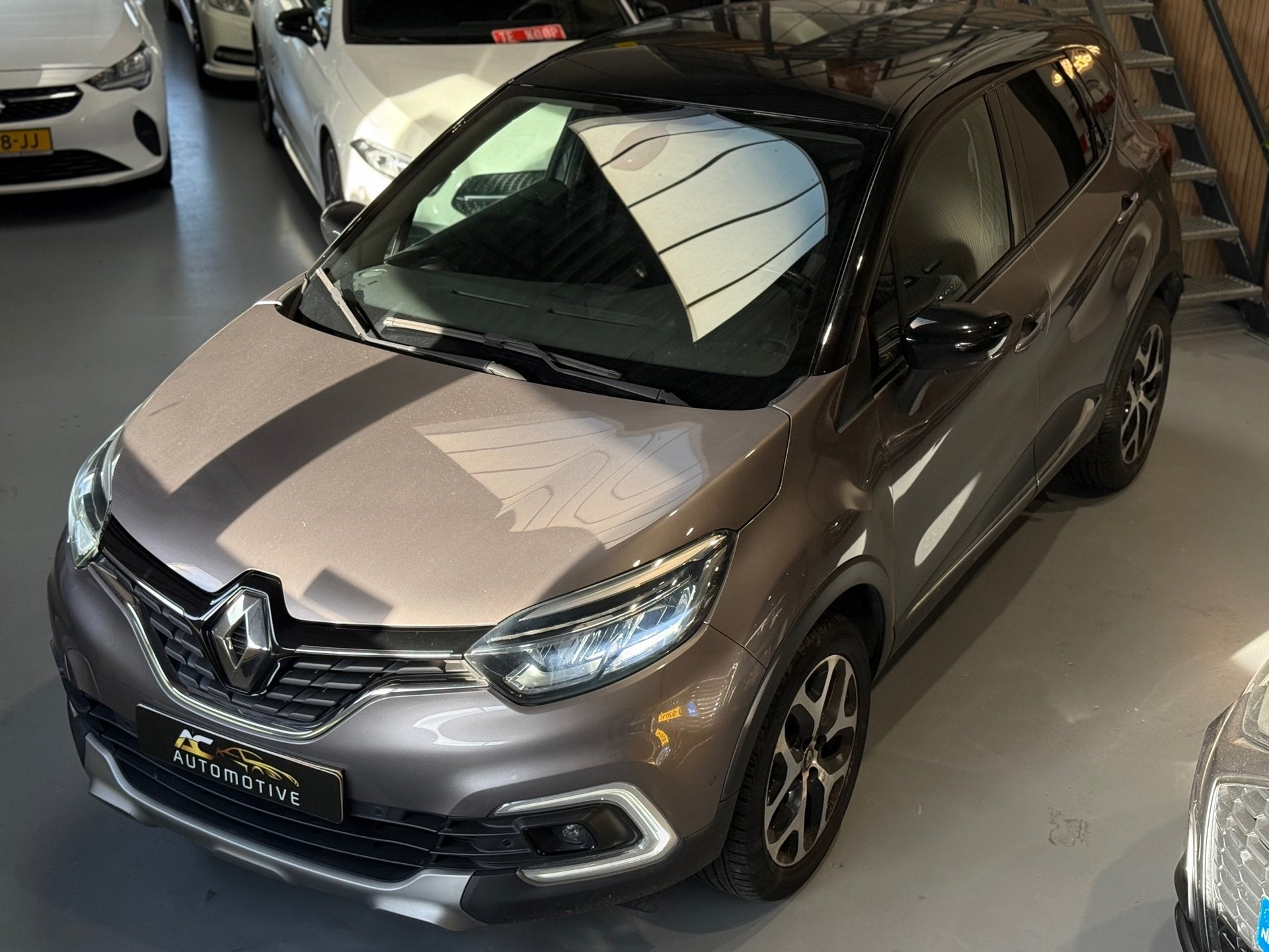 Renault Captur 0.9 TCe Intens R-link Navi/Xenon/Nap, Voorwielaandrijving, 898 cc, Gebruikt, Euro 6
