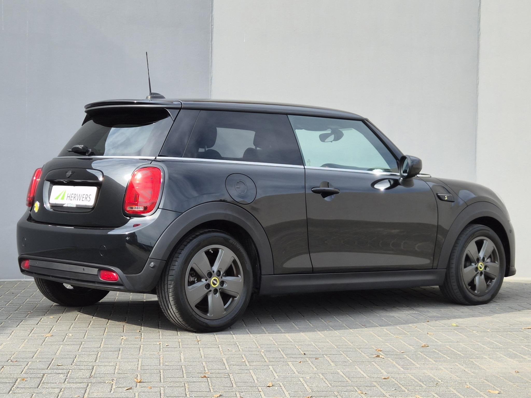 MINI Electric Classic 33 kWh / SOH 96% / Dealer onderhouden, Auto's, Dealer onderhouden, Gebruikt, 33 kWh, Leder en Stof
