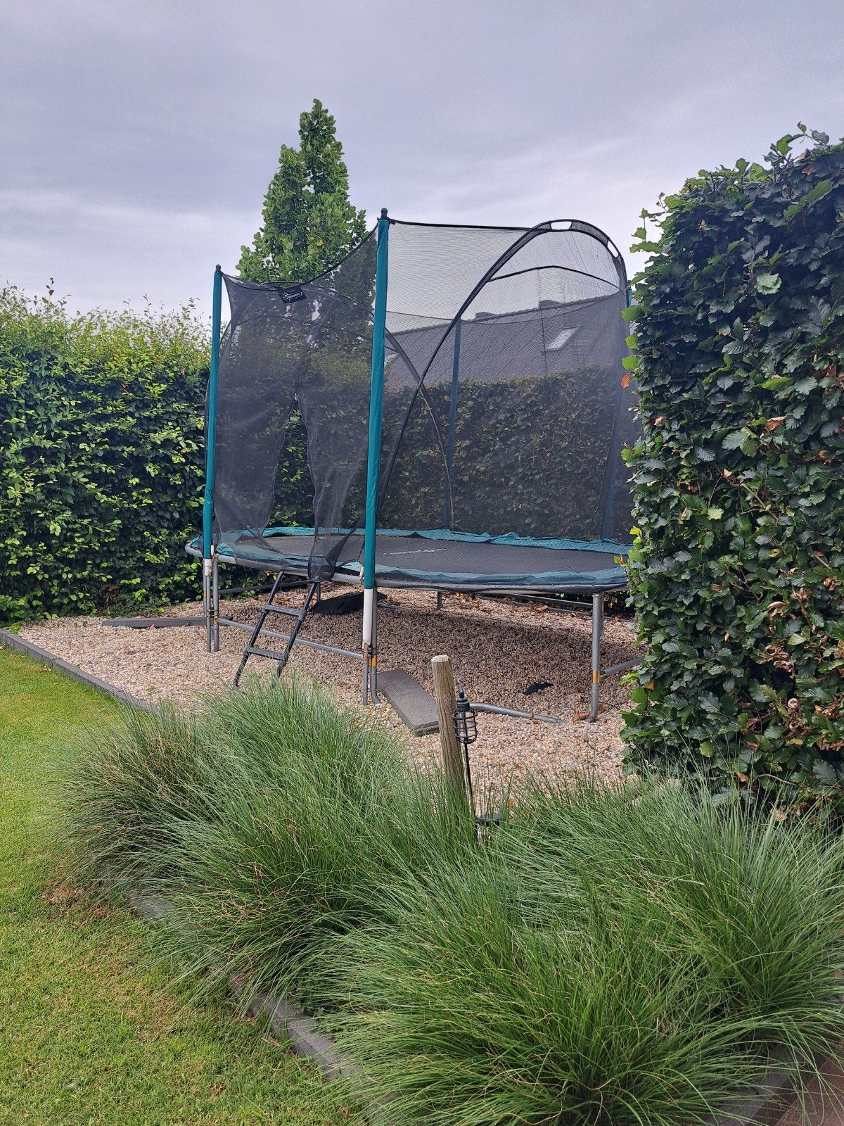 Ovaal trampoline ca. 410x250cm met veiligheidsnet, Kinderen en Baby's, Speelgoed | Buiten | Trampolines, Ophalen, Gebruikt