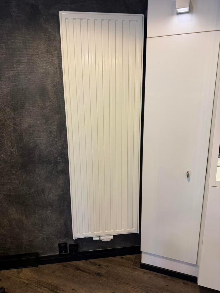 Witte radiator 180x60x7,5cm met thermostaatkraan, Doe-het-zelf en Verbouw, Verwarming en Radiatoren, Ophalen, Gebruikt, Radiator