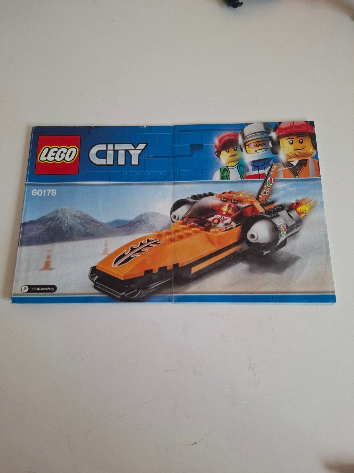 Foto 4 van LEGO City 60178 Speed Record Car met minifiguur