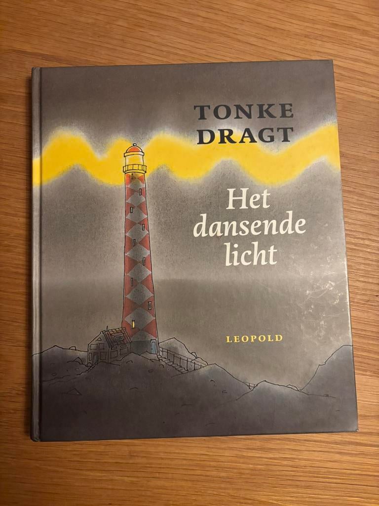 Tonke Dragt - Het dansende licht, Tonke Dragt, Ophalen of Verzenden, Zo goed als nieuw, Sprookjes