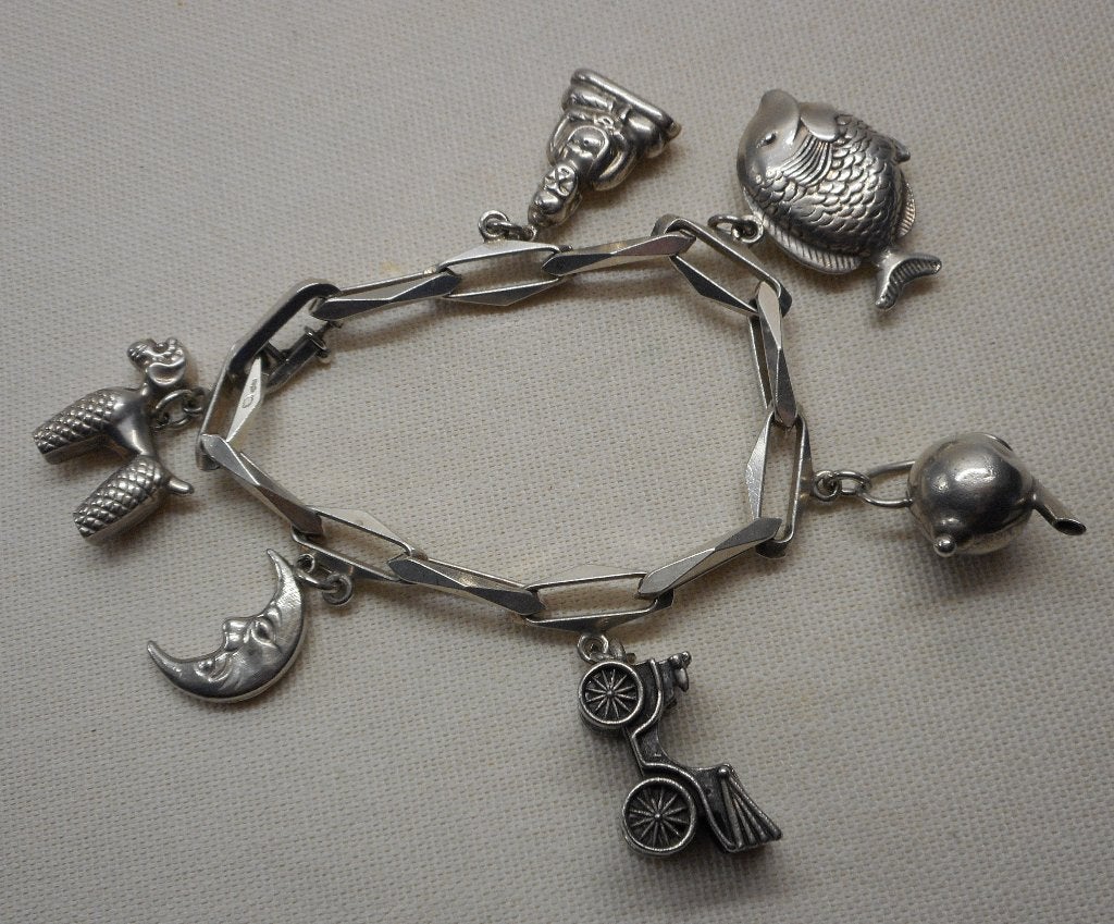 Zilveren Closed Forever armband met 6 grote bedels nr.052, Verzenden, Zo goed als nieuw, Met bedels of kralen, Zilver