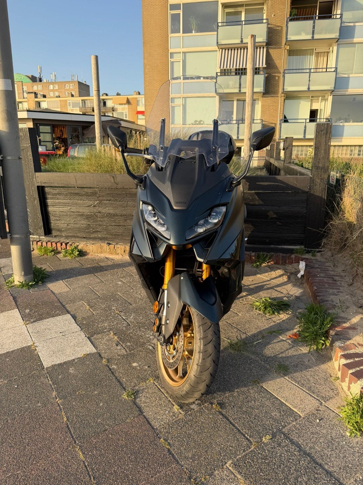 Yamaha TMAX Tech MAX 2022 - Dealer onderhouden, Motoren, Scooter, Gebruikt, Particulier, Handvatverwarming