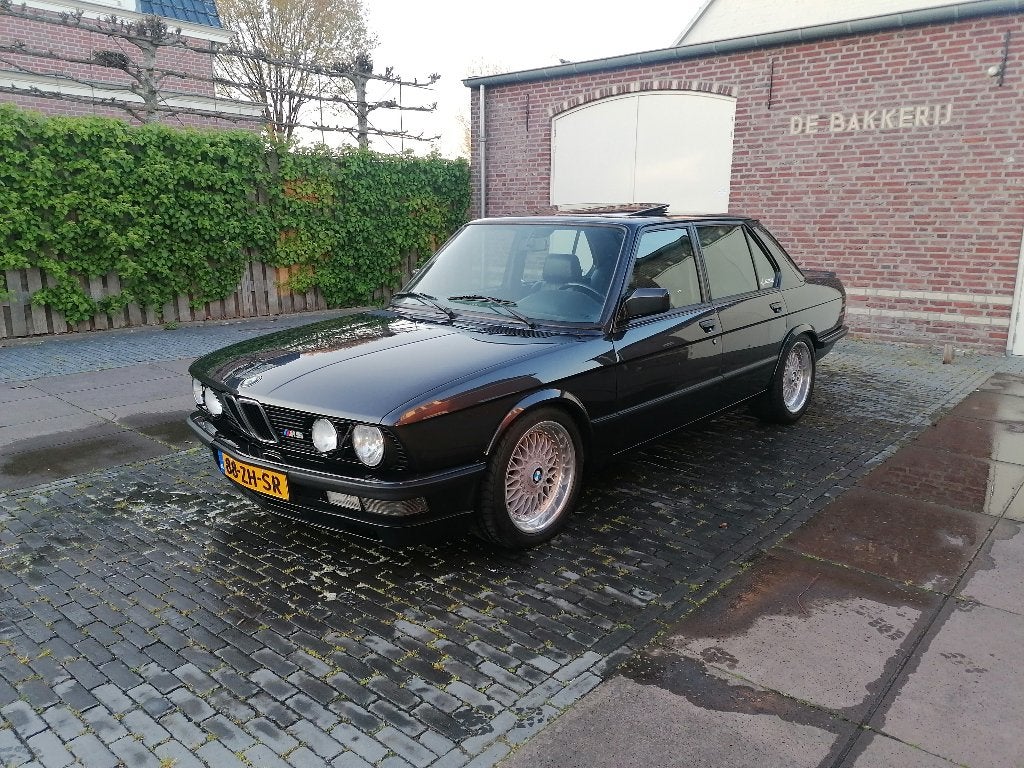 BMW 535 met S38 M5 techniek 1985 Zwart, Auto's, BMW, Achterwielaandrijving, Zwart, Zwart, Leder