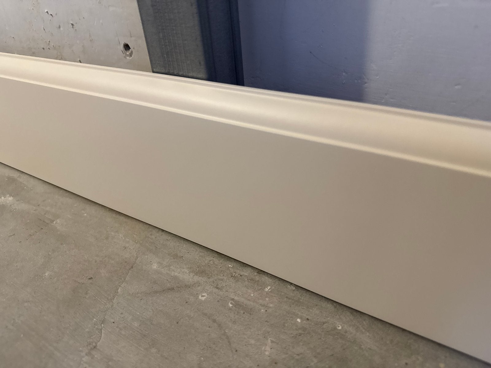 29 Nieuwe MDF plinten met kraal, RAL 9001, 19x120x2400mm, Ophalen, Nieuw, Mdf, 200 tot 250 cm