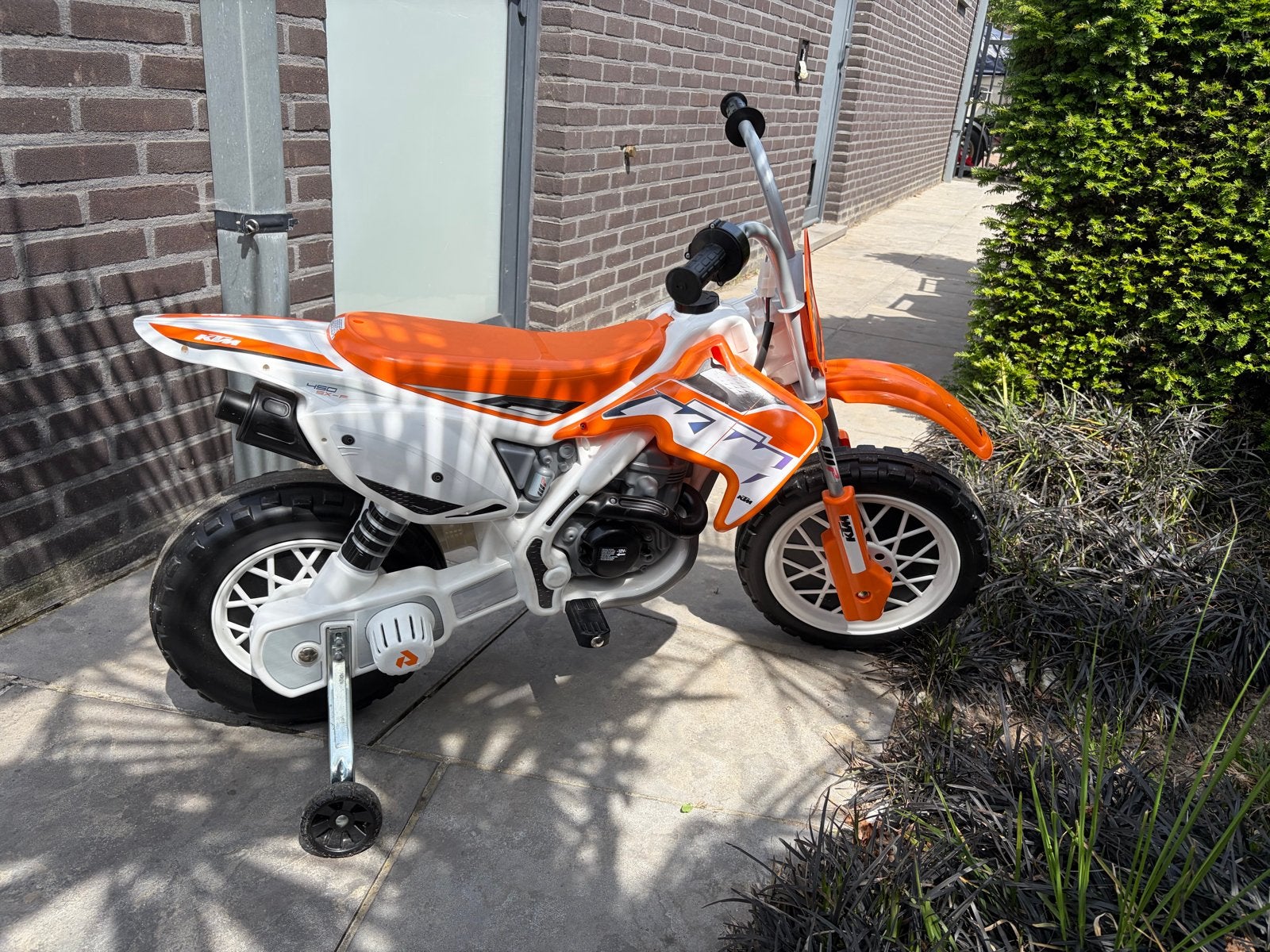 KTM elektrische kindermotor met zijwieltjes, Ophalen, Gebruikt