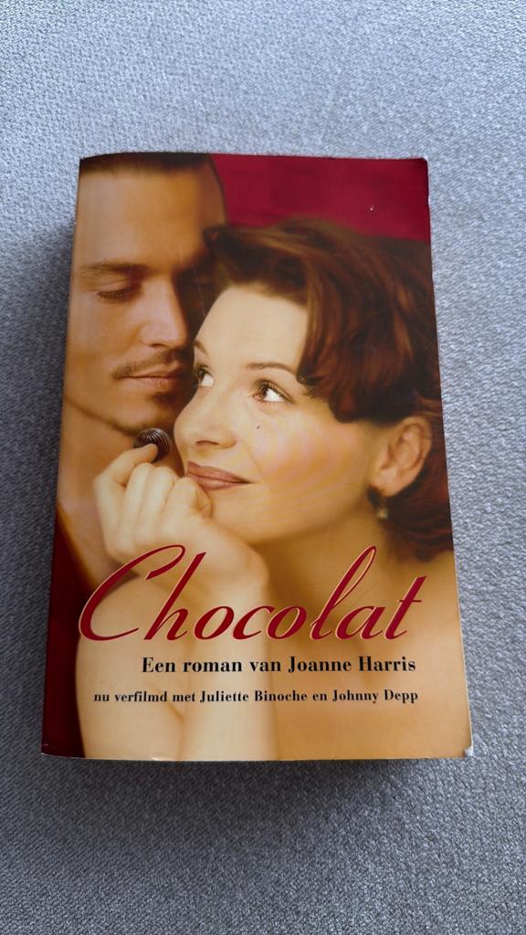 Joanne Harris - Chocolat, Ophalen of Verzenden, Zo goed als nieuw, Joanne Harris