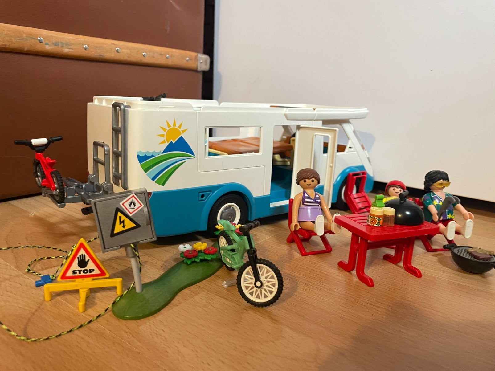 Playmobil 70088 Camper met accessoires en figuren, Ophalen of Verzenden, Gebruikt, Jongen of Meisje