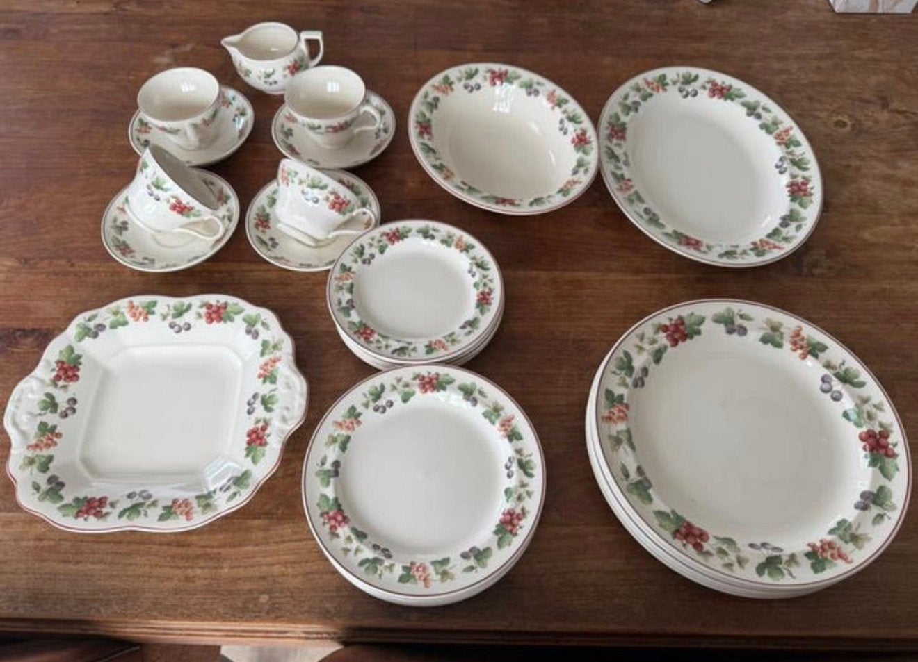 Wedgwood provence servies, Ophalen of Verzenden, Zo goed als nieuw, Porselein, Bord(en)