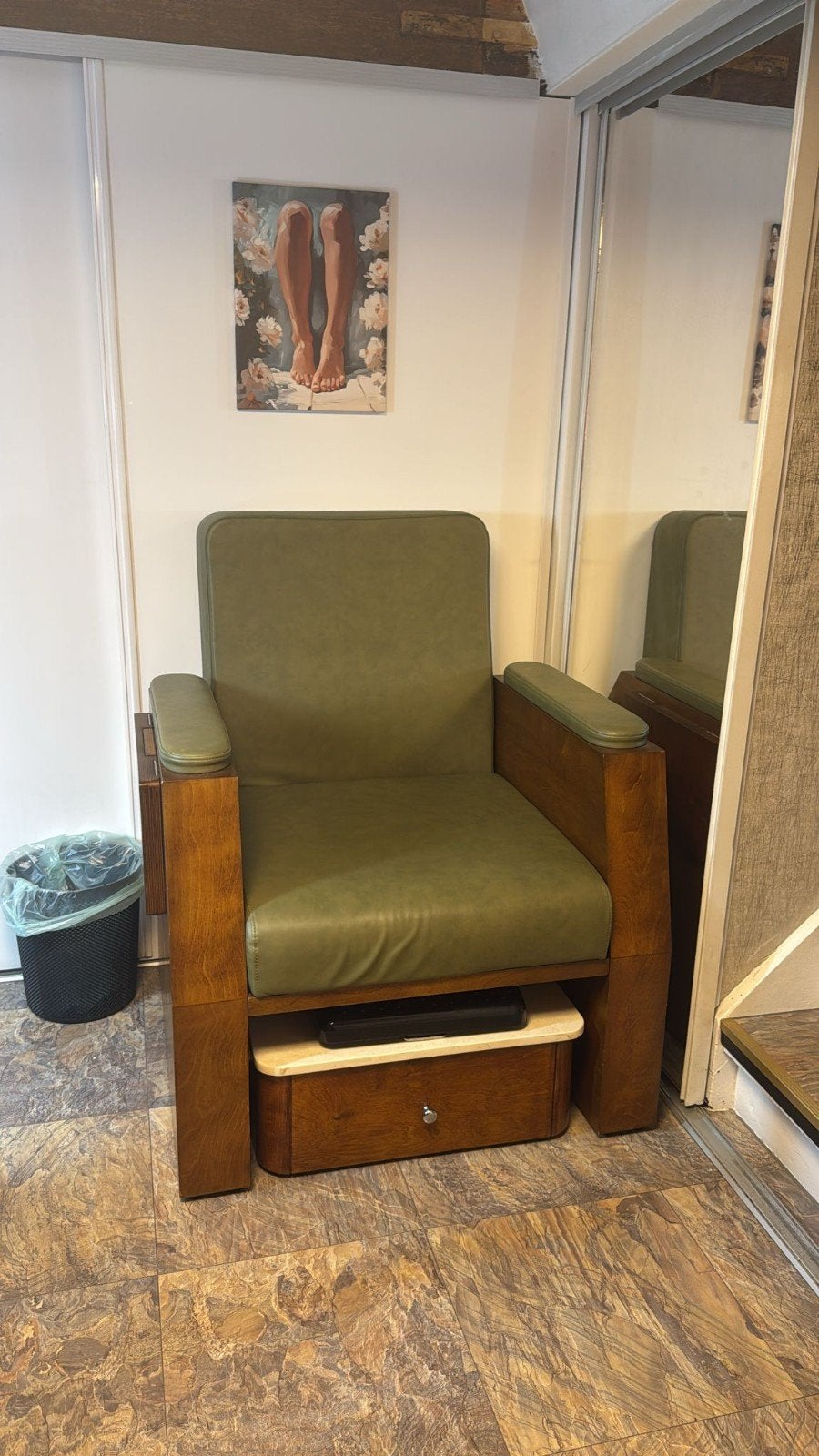Luxury Solid Wood Spa Pedicure Chairs for Sale – 2 Chairs (€, Ophalen of Verzenden