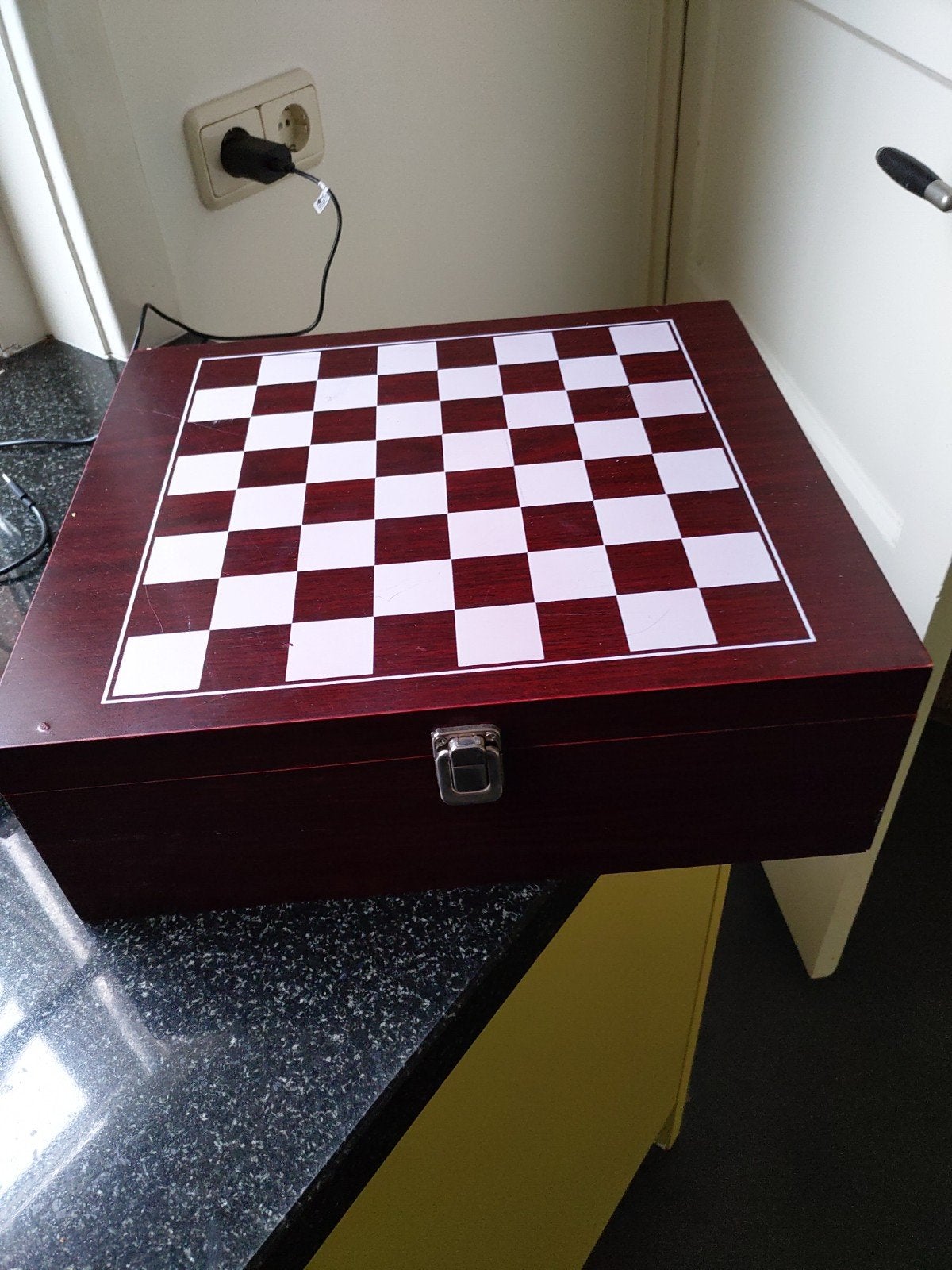 Luxe wijnkist met schaakspel en accessoires., Ophalen of Verzenden