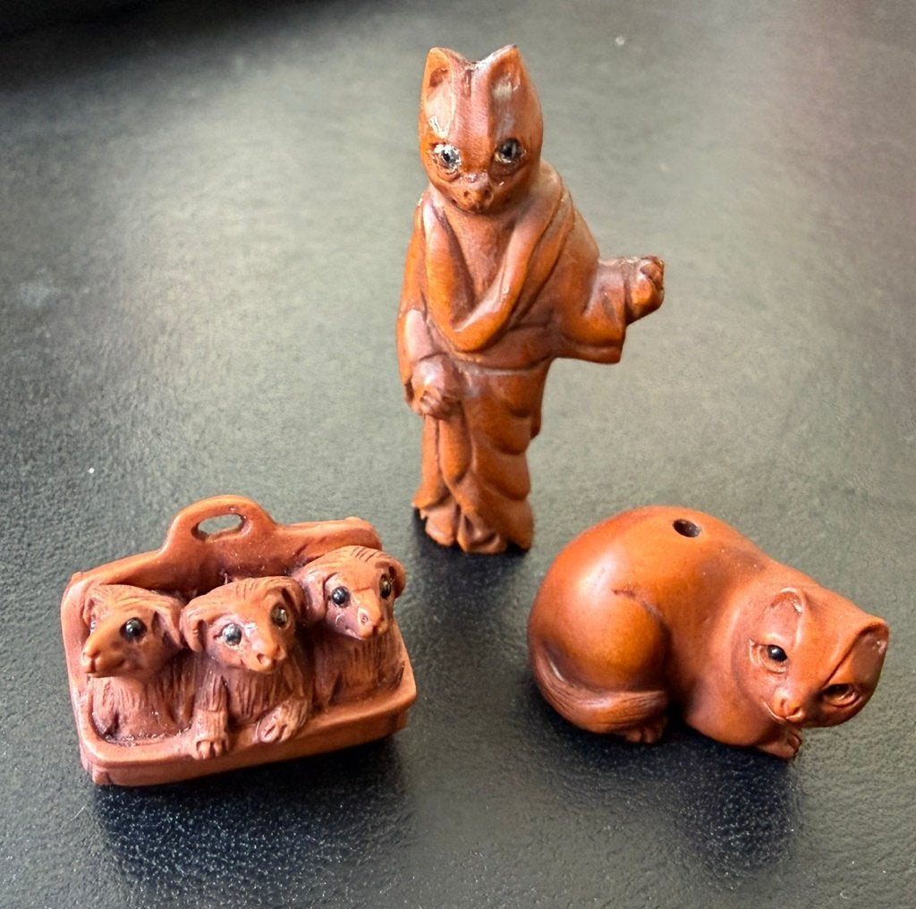 Ojimes in buxushout van katten - honden, Antiek en Kunst, Bruin, Ophalen of Verzenden, Japan, Houtsnijwerk