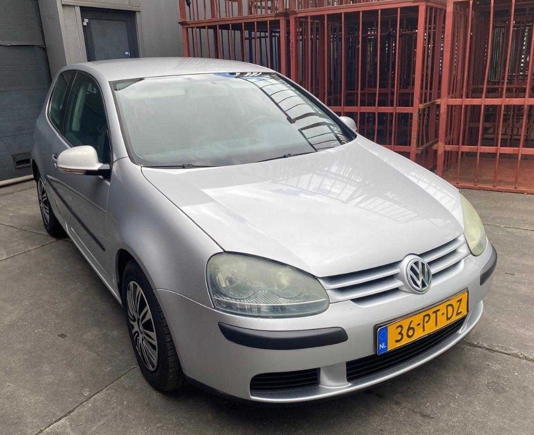 Volkswagen Golf 1.6 16V FSI 85KW 3D 2004 Grijs, Auto's, Voorwielaandrijving, 15 km/l, 4 cilinders, 620 kg
