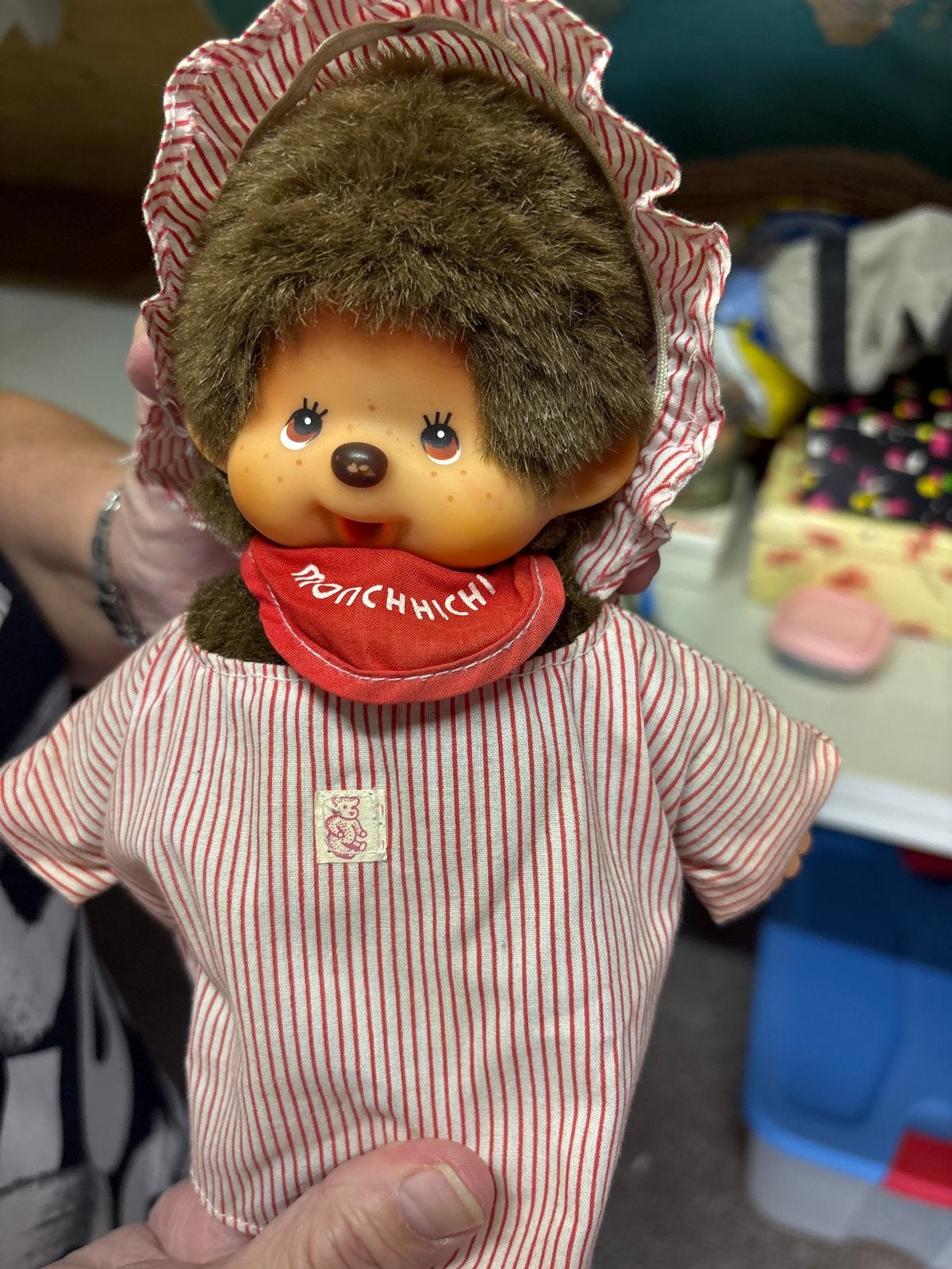 Vintage Monchhichi pop met rood-wit gestreepte kleding, Ophalen of Verzenden, Gebruikt, Overige typen