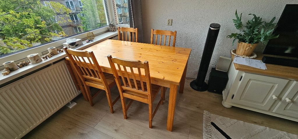 Scandinavische uitschuifbare eettafel met 4 stoelen, Ophalen, 100 tot 150 cm, 50 tot 100 cm, Zo goed als nieuw
